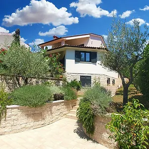 apartmani-val-blue.pula-hotels.org/